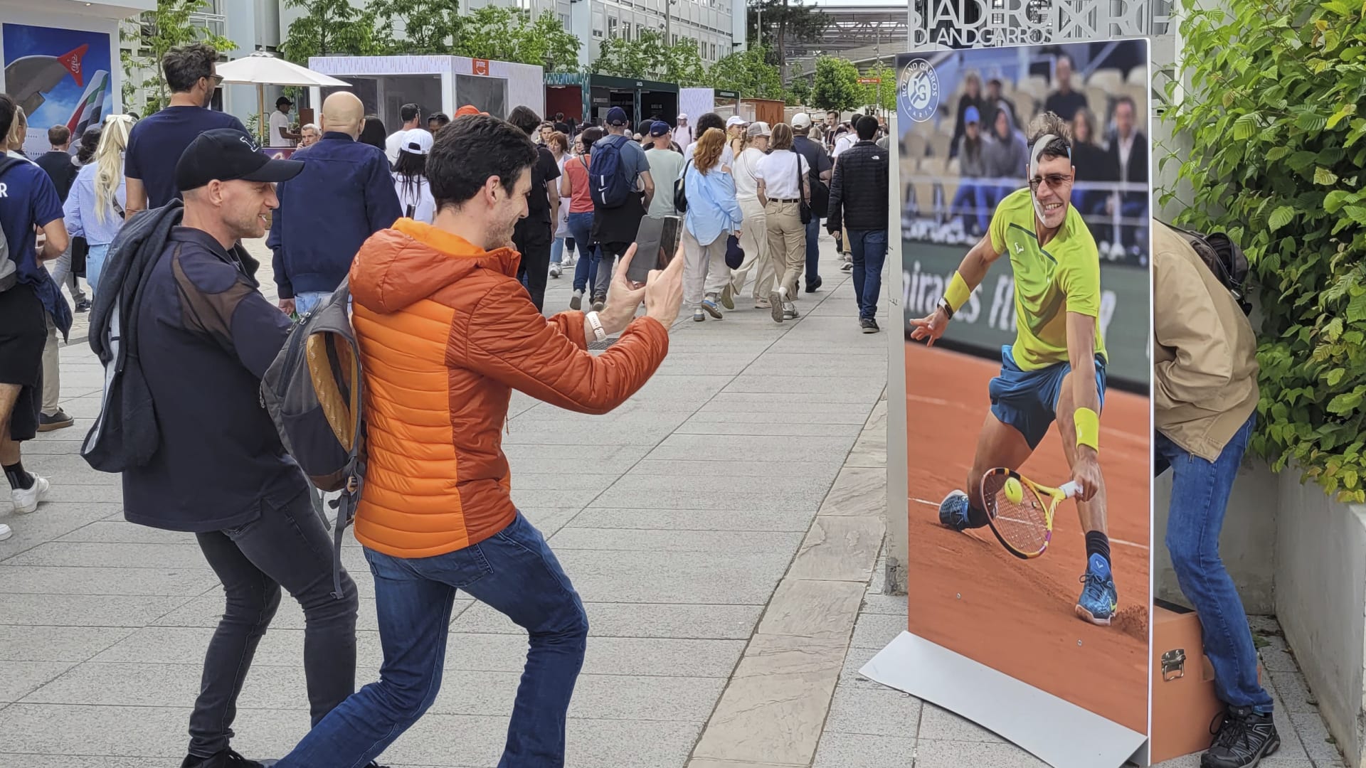 Nadal's Final French Open Practice Draws Thousands of Devoted Fans