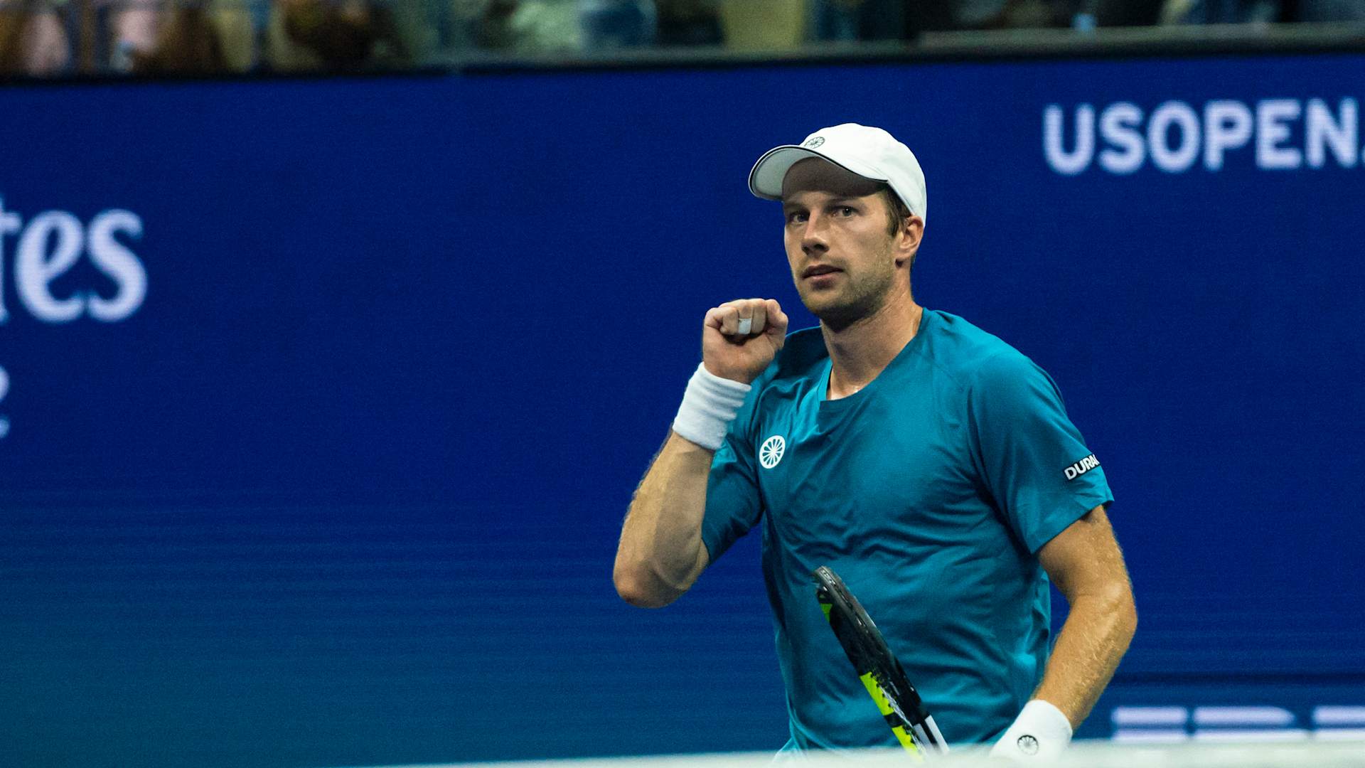 Medvedev, Draper, and Swiatek Advance at US Open, Cobolli and Van de Zandschulp Pose Challenges