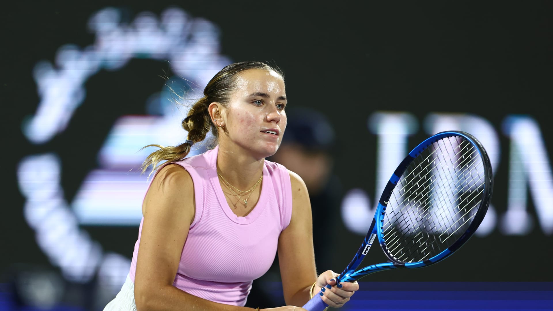 Underdog Tomova Poised to Stun Struggling Kenin at Indian Wells