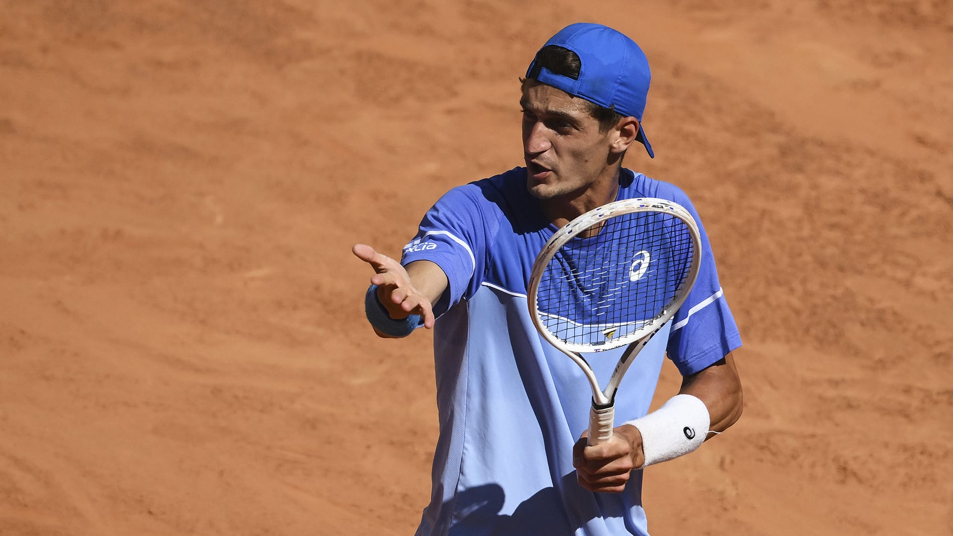 French Player Strikes Spectator at Roland Garros, Escapes Penalty