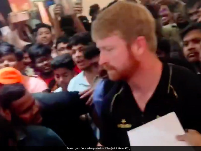 SRH Stars Mobbed by Overzealous Fans, Crowd Management Concerns Raised