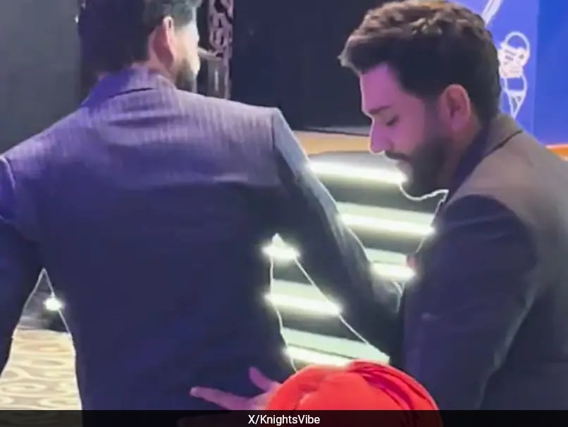 Shreyas Iyer's Heartwarming Gesture for Rohit Sharma at CEAT Cricket Rating Awards