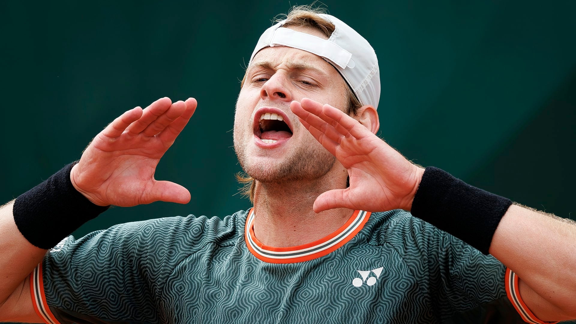 Zizou Bergs Continues Dream Run at Roland Garros, Captivates Parisian Fans