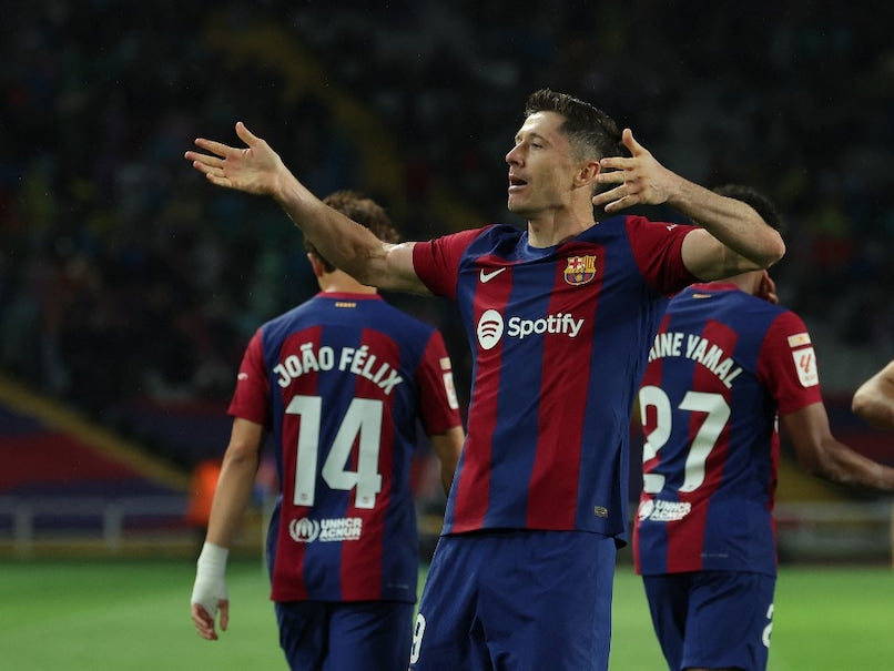 Lewandowski Hat-Trick Powers Barcelona to Thrilling Valencia Win