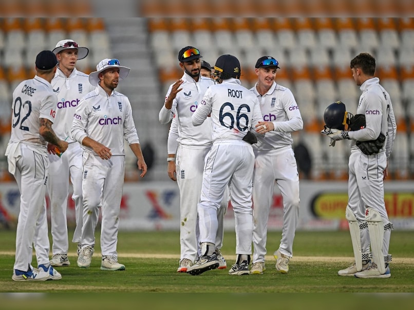 Pakistan Resists England's Charge, Trails by 115 Runs on Day 5