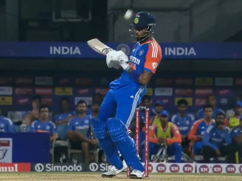 Hardik Pandya's No-Look Boundary Stuns Fans in India's T20I Win