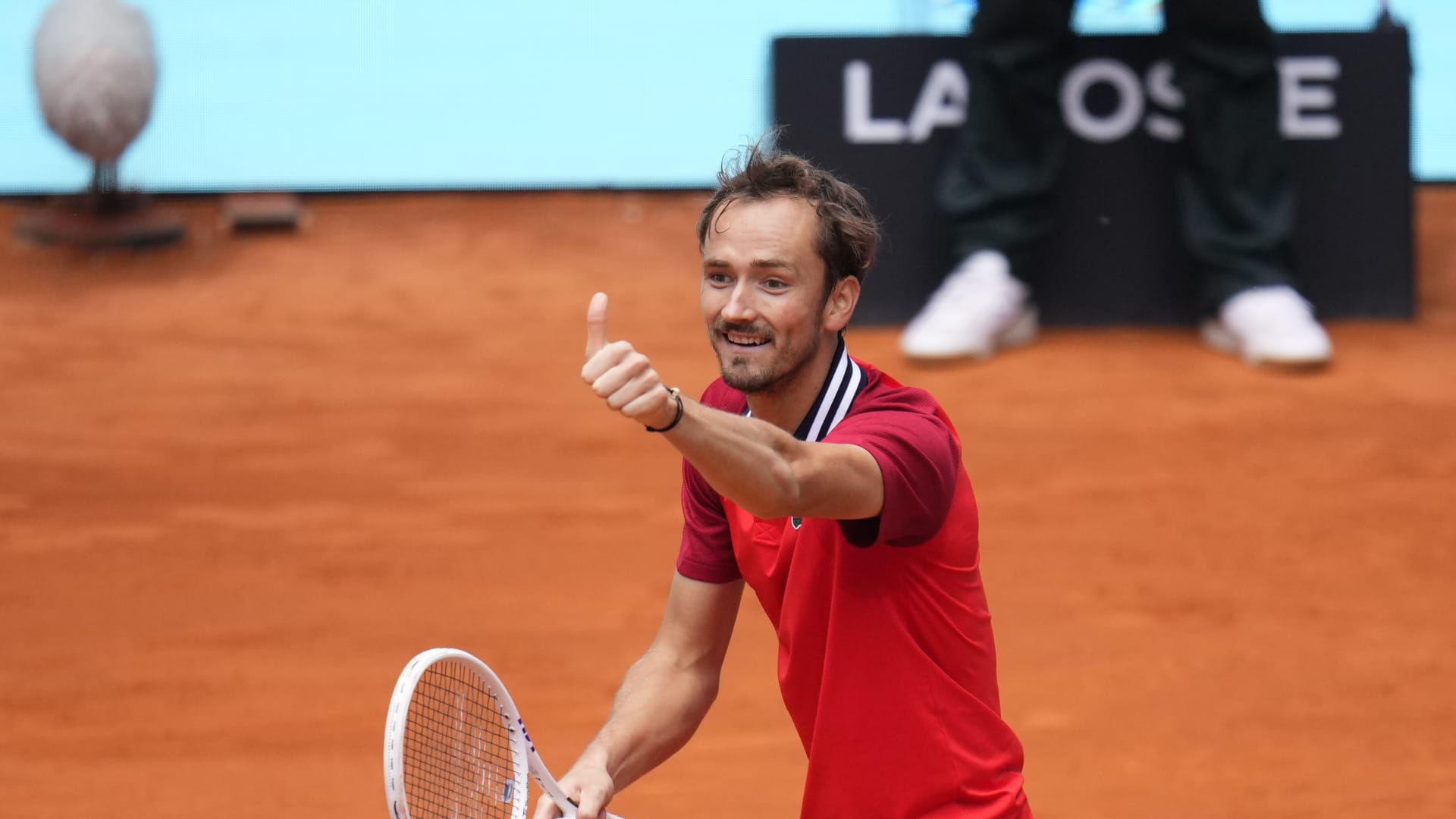 Medvedev Navigates Cramped Courts at Madrid Open