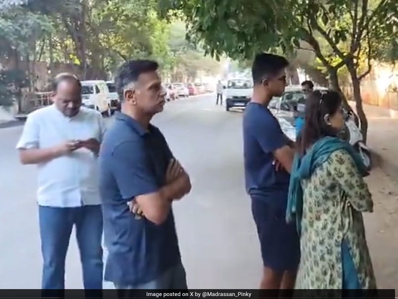 Rahul Dravid, Anil Kumble Cast Votes in Lok Sabha Elections