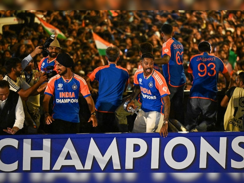 Hardik Pandya Celebrates T20 World Cup Triumph with Mumbai Fans