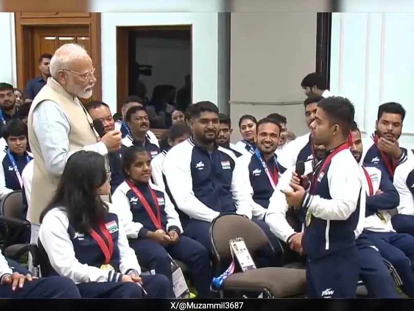 Para-javelin thrower Navdeep Singh meets PM Modi, presents cap