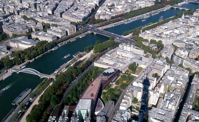 Seine Pollution Forces Cancellation of Triathlon Training in Paris