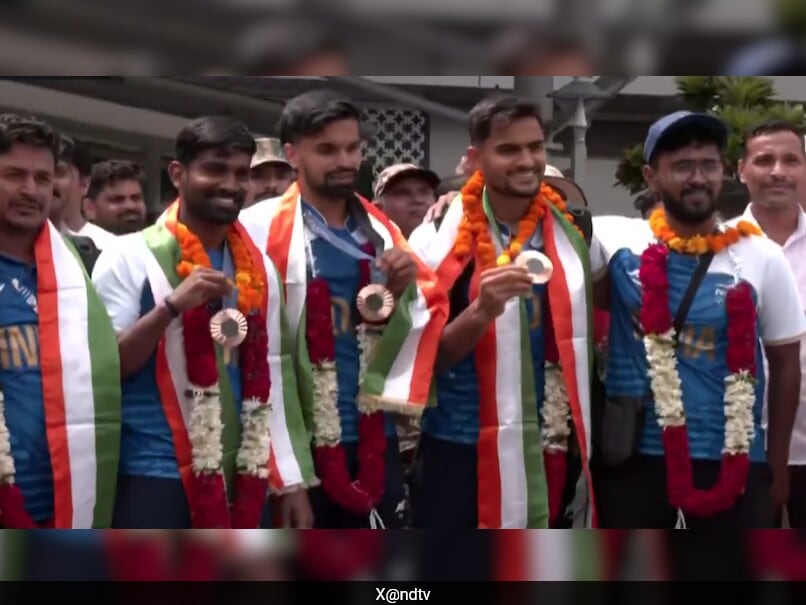 Indian Hockey Team Receives Hero's Welcome After Paris Olympics Bronze