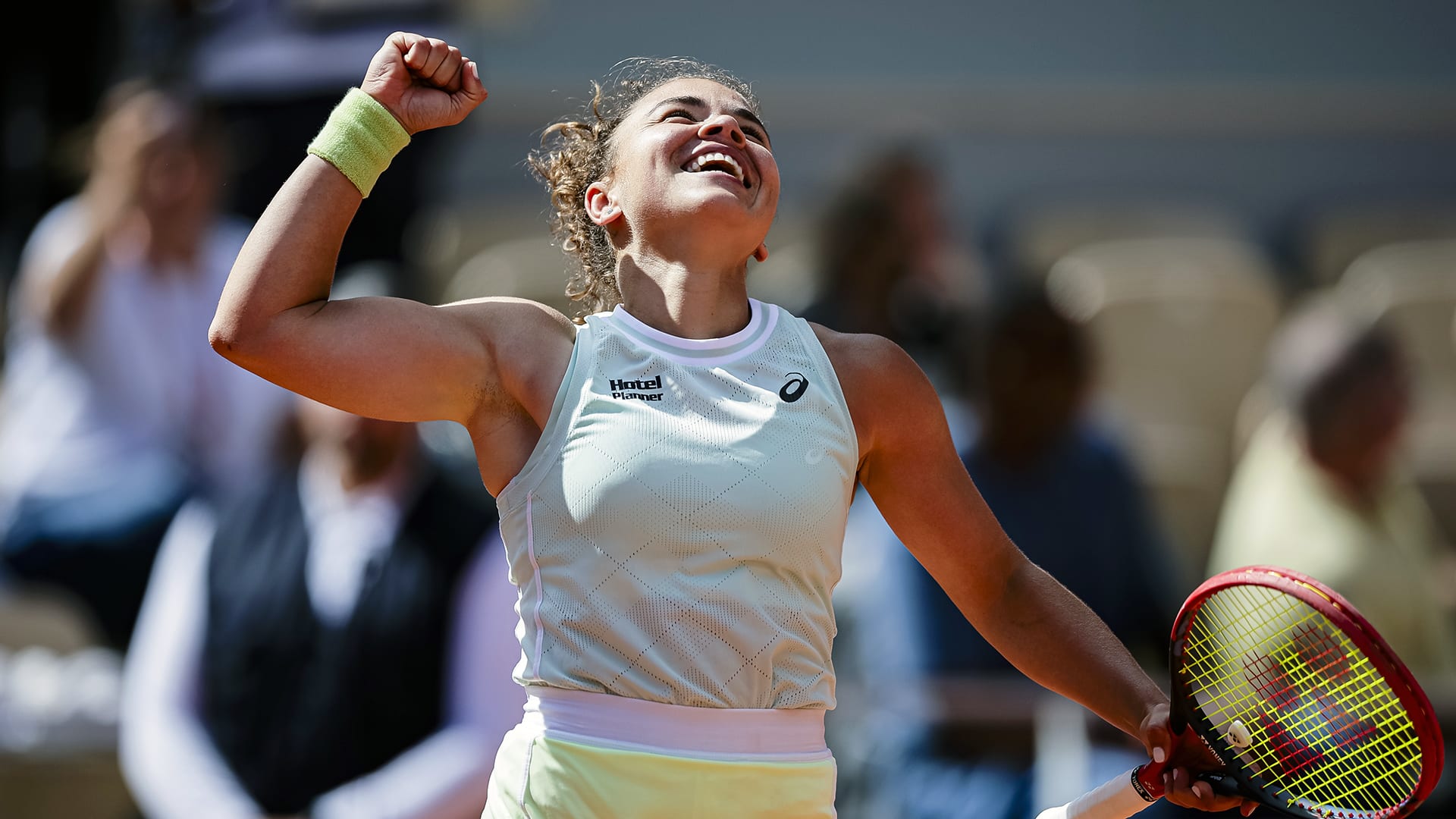 Jasmine Paolini Stuns Rybakina, Reaches Roland Garros Semifinals in Singles and Doubles