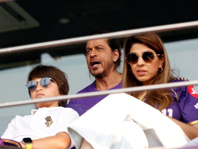 Shah Rukh Khan and Family Cheer KKR at Eden Gardens