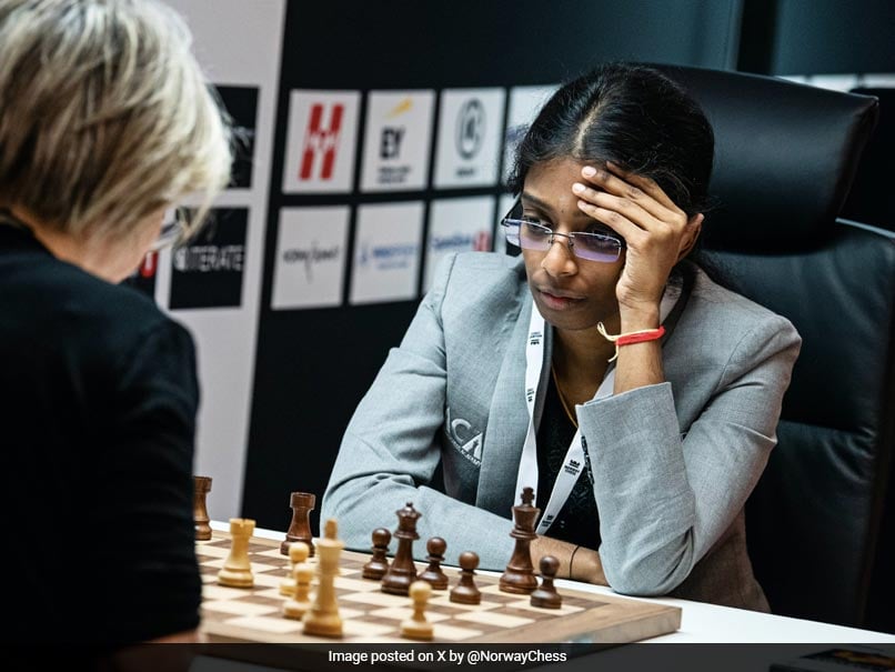 Vaishali Extends Lead, Nakamura Tops Men's Standings at Norway Chess