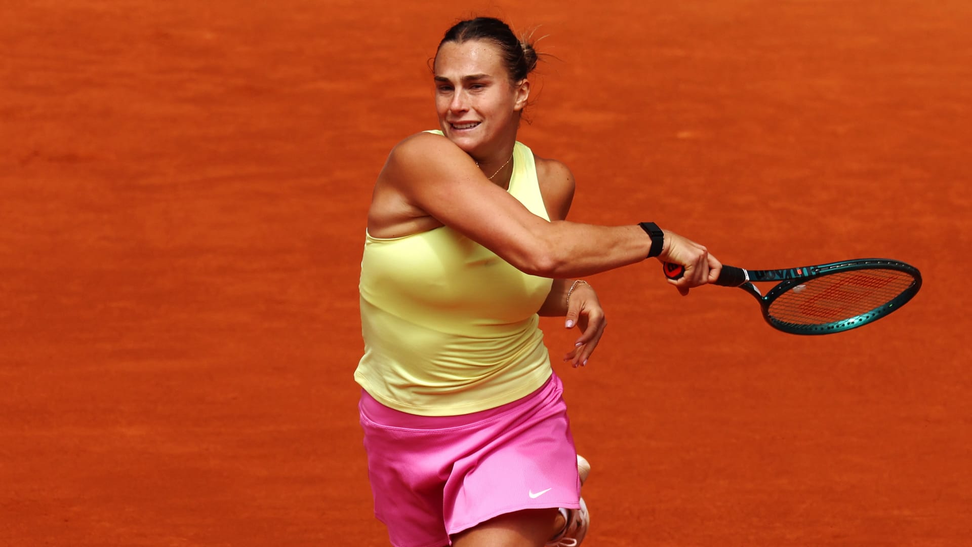 Sabalenka Overcomes Linette to Kick Off Madrid Open Title Defense