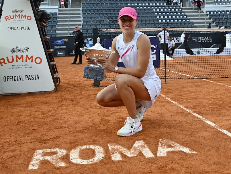 Świątek Wins Third Rome Title, Extends Clay-Court Winning Streak to 12