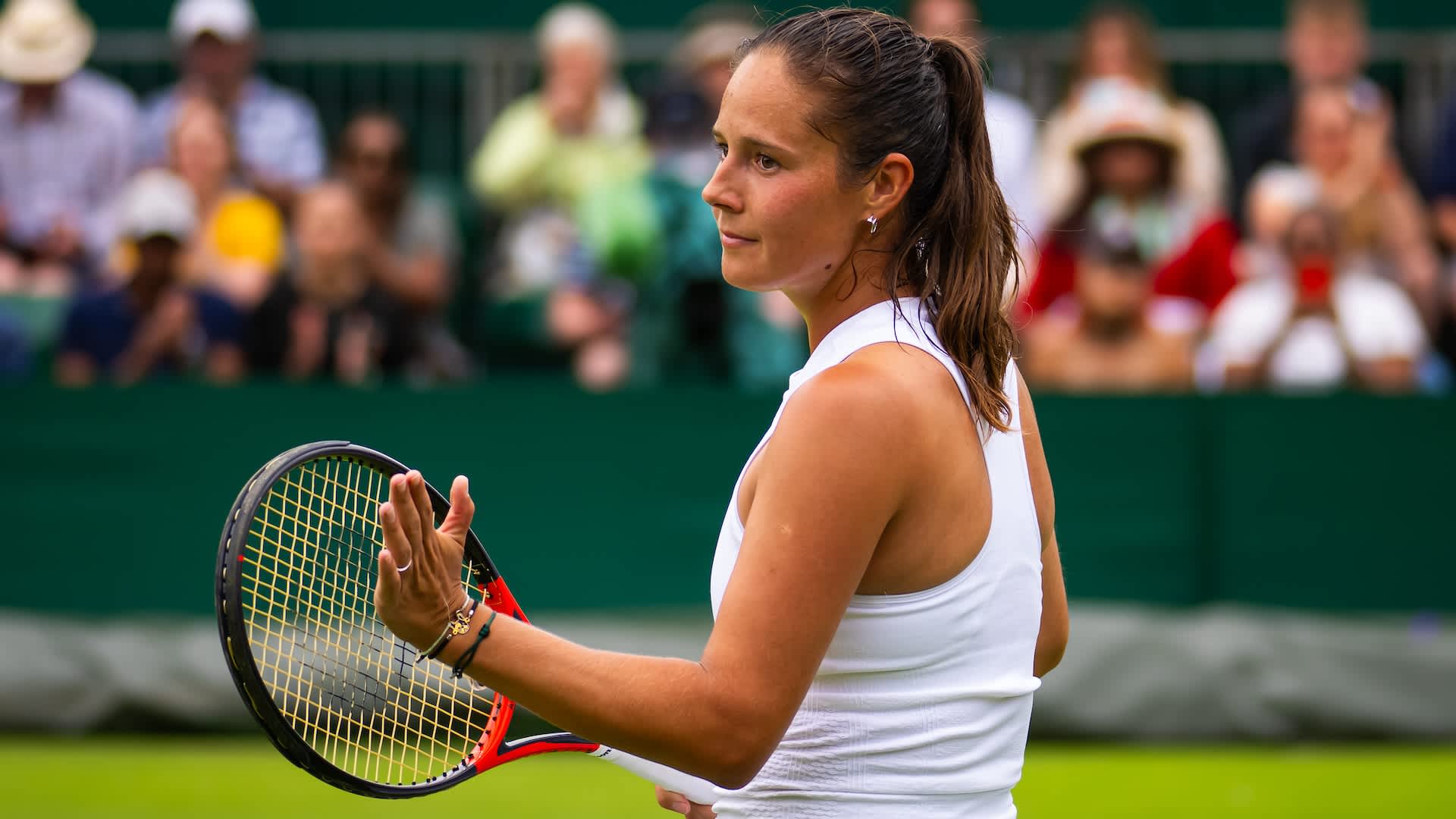 Kasatkina Storms into Wimbledon Third Round with Double Bagel Victory