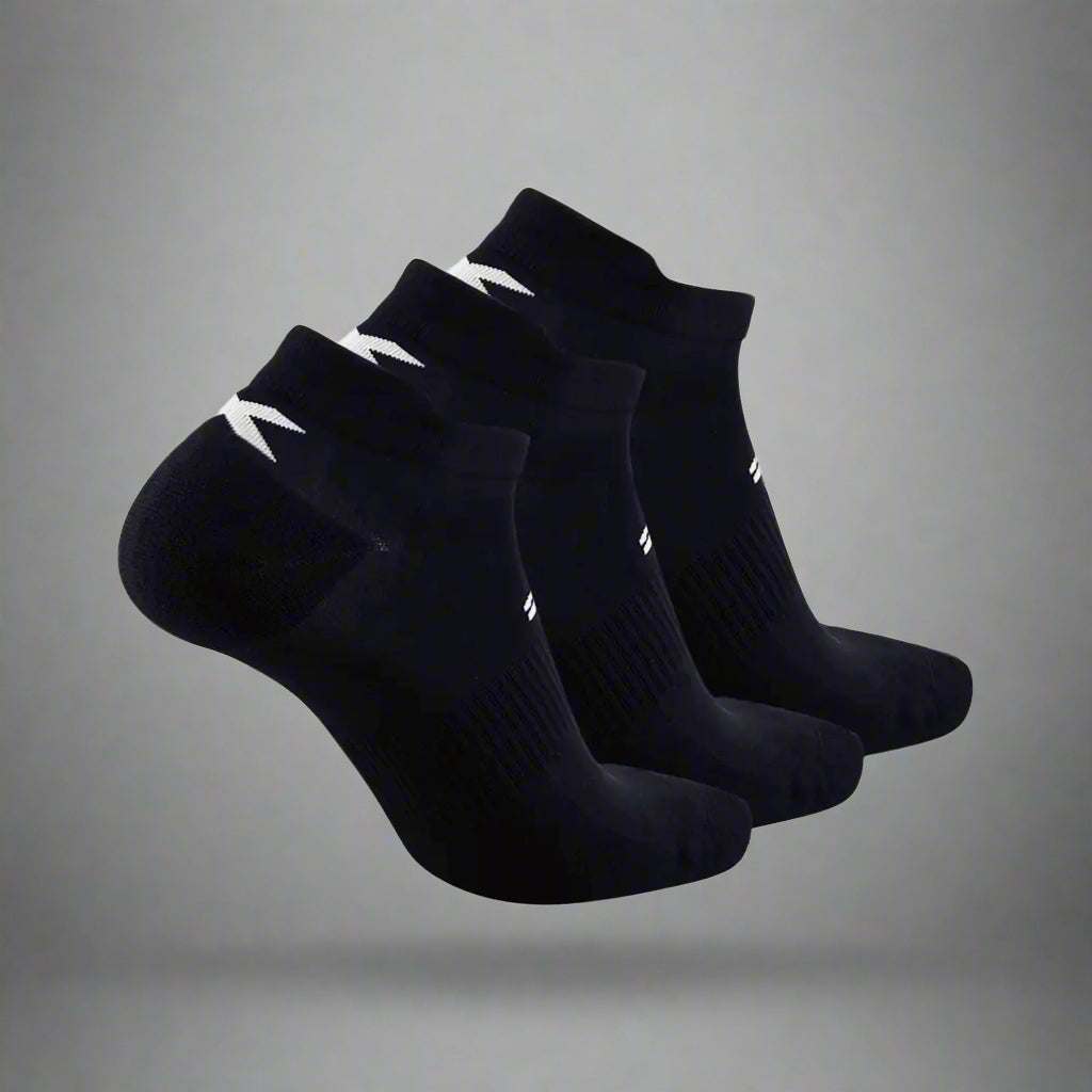 2XU_AnkleSock_3Pack_BlackWhite_Fullimage_Instasport