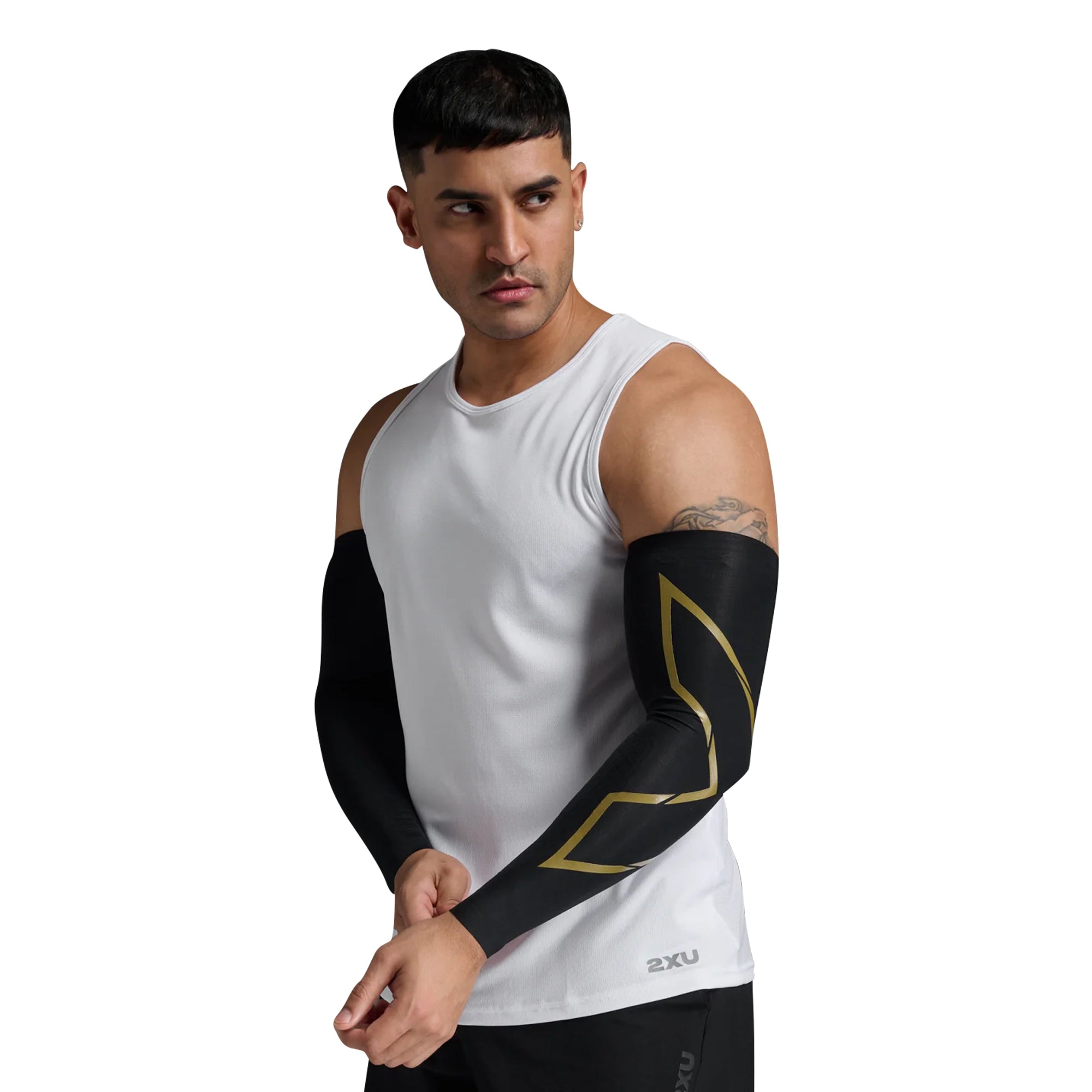 2XU_MCS_Elite_Com_Arm_Guards_BlackGold_Specimage_Instasport