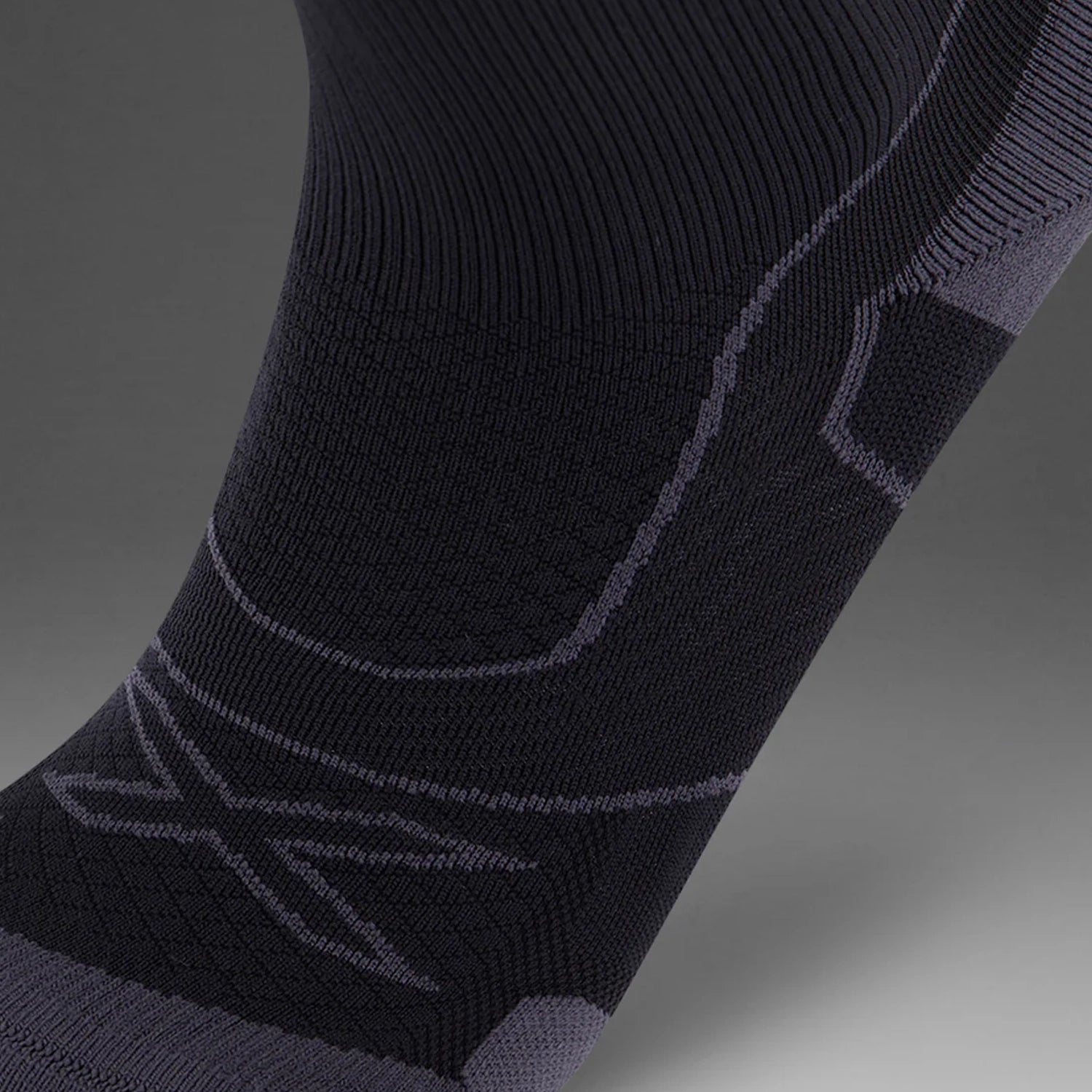 2XU_Vectr_Cushion_14_Crew_Sock_Black_Titanium_Zoomed_InstaSport