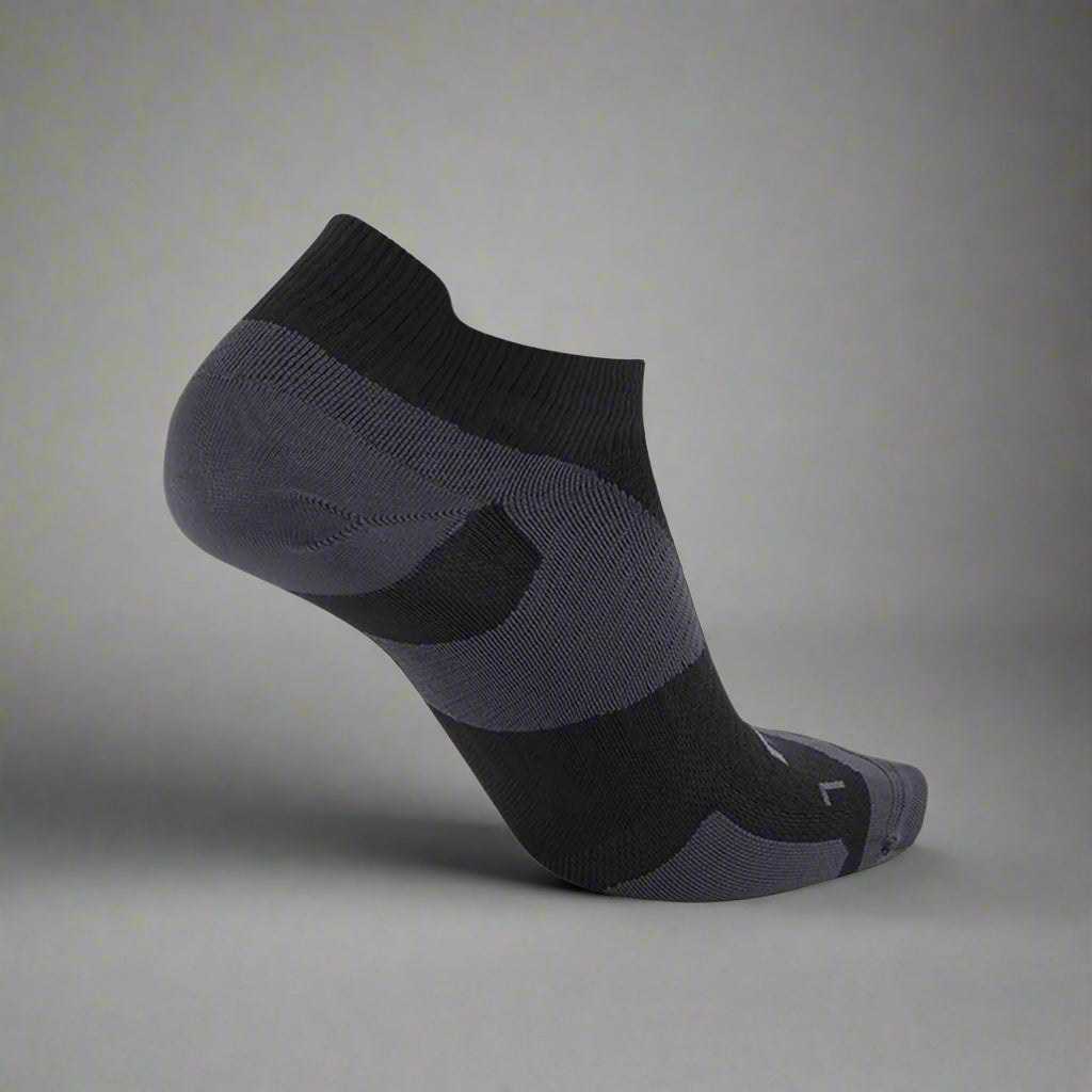 2XU_Vectr_Ultralight_14Crew_Socks_BlackTitanium_Back_Instasport