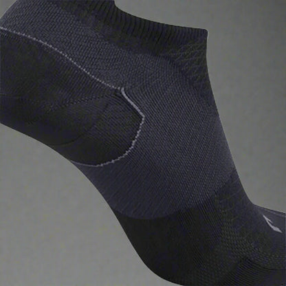 2XU_Vectr_Ultralight_BlackTitanium_foot_Instasport
