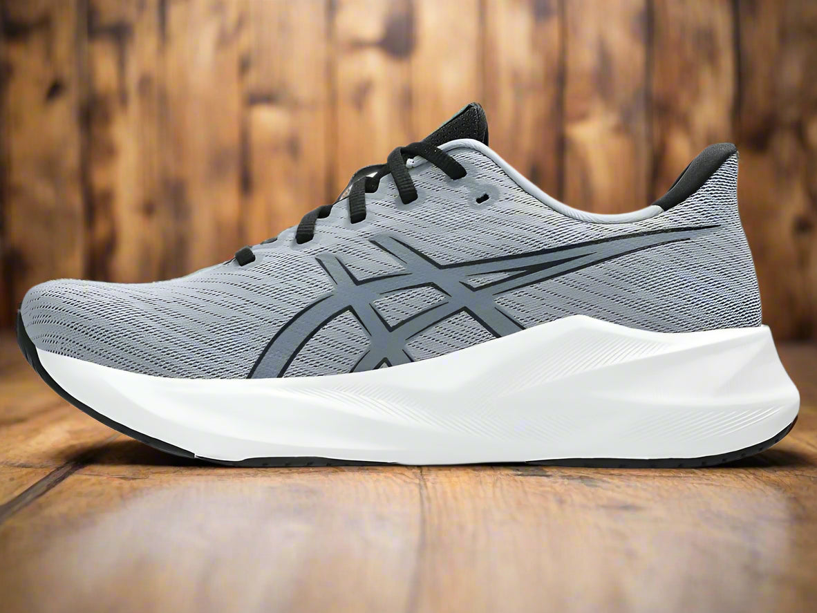 Asics_VersaBlast4_left_InstaSport