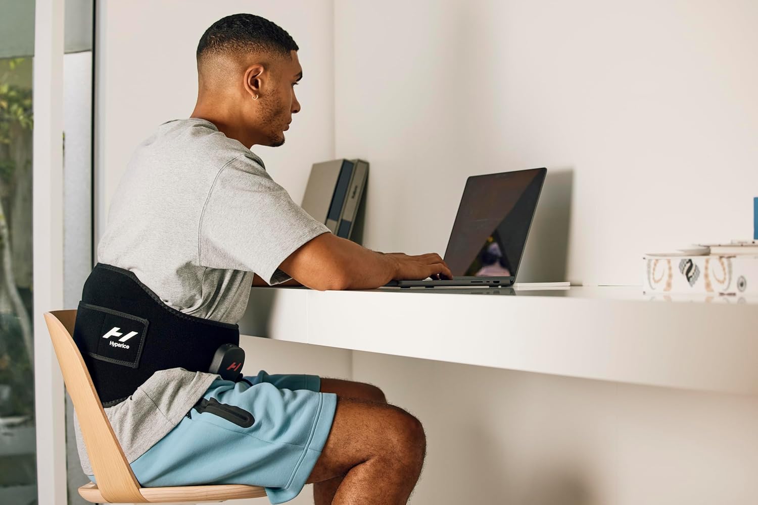 Hyperice_Venom_2_Back_Massage_Wrap_Creative_InstaSport