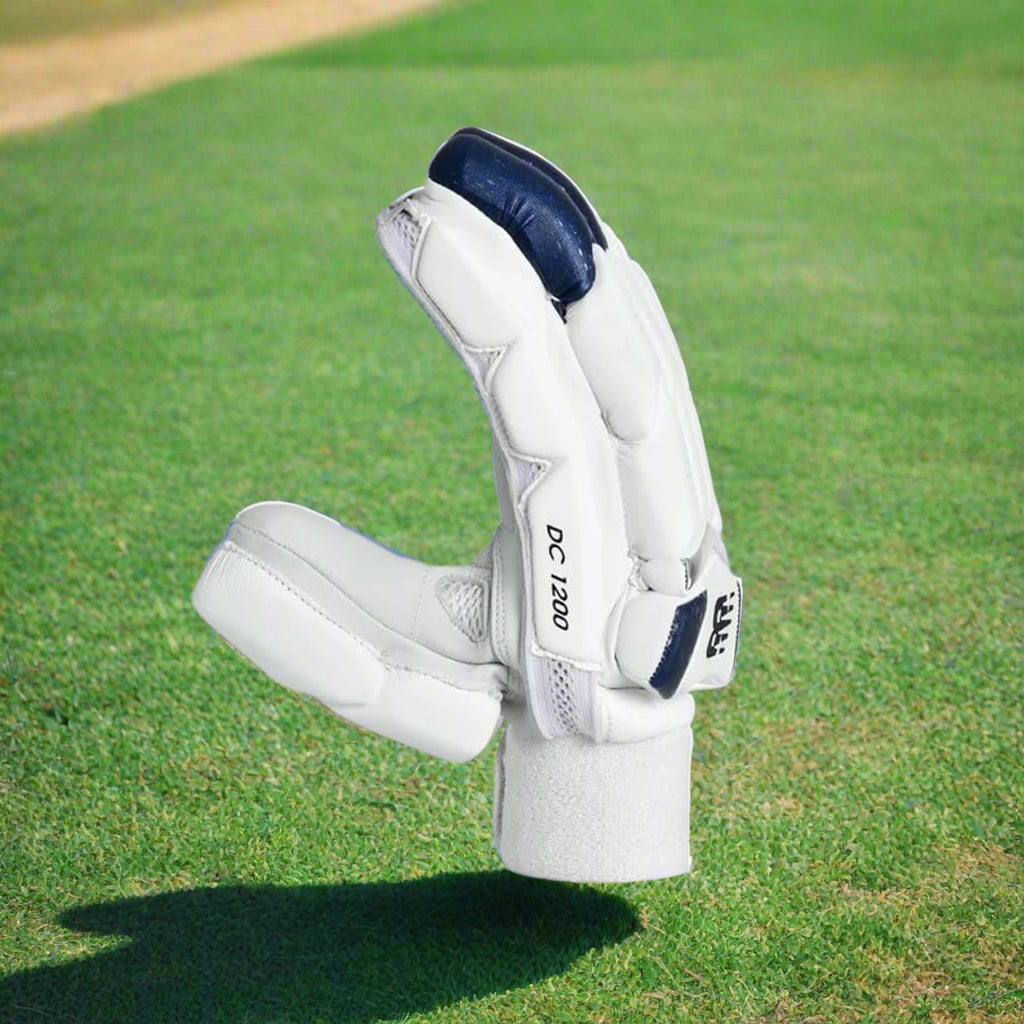 NewBalance_DC12i_Cricket_BattingGloves_Side_Instasport