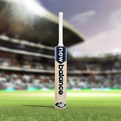 NewBalance_DC200i_KW_Grade_3_CricketBat_Front_Instasport