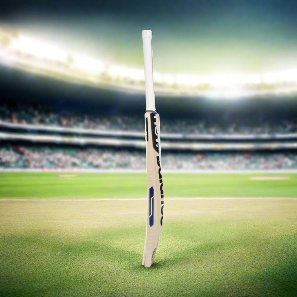 NewBalance_DC_100i_KW_CricketBat_Side_Instasport