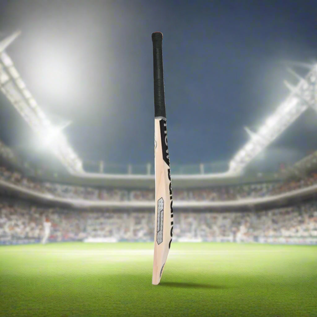 NewBalance_Heritage300iPro_KW_Grade1_CricketBat_Side_Instasport