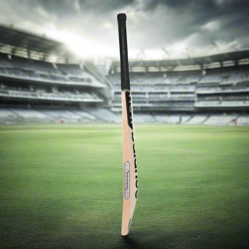 NewBalance_Heritage300i_Max_KW_Grade2_CricketBat_Side_Instasport