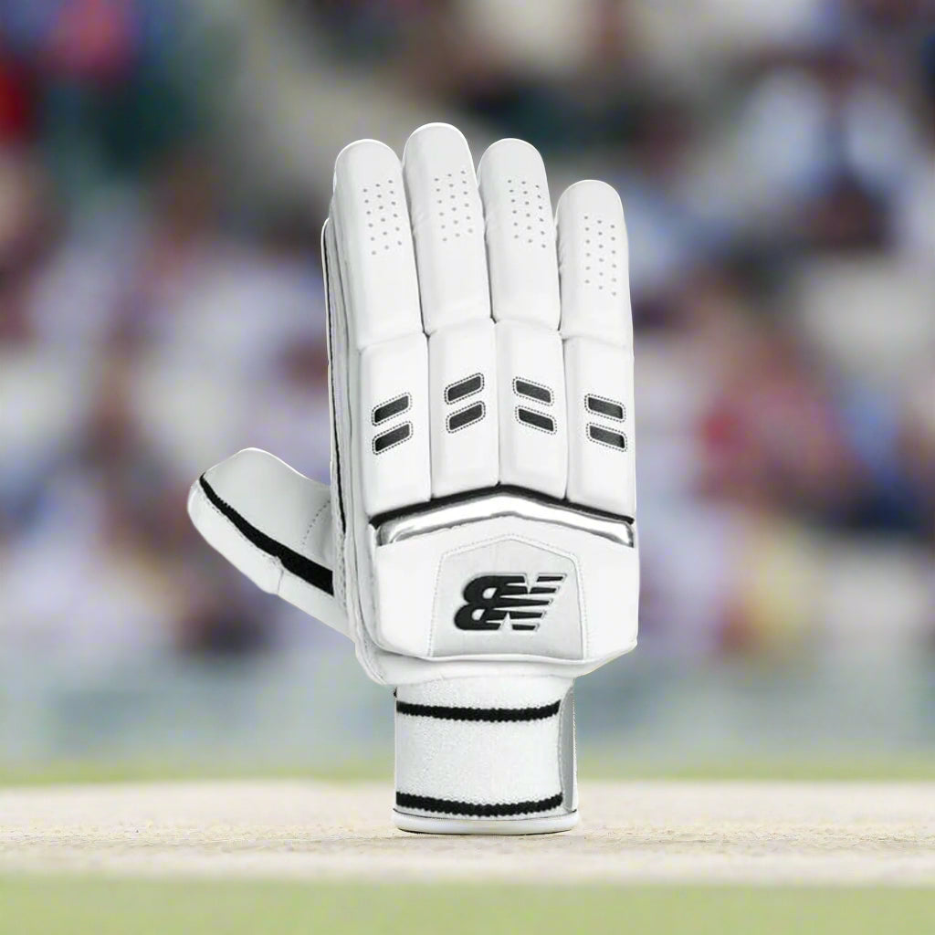 NewBalance_Heritage6i_Cricket_BattingGloves_Front_Instasport