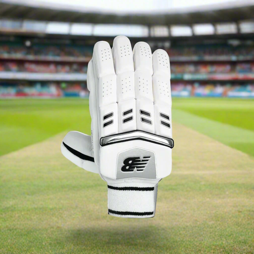 NewBalance_Heritage8i_Cricket_BattingGloves_Front_Instasport