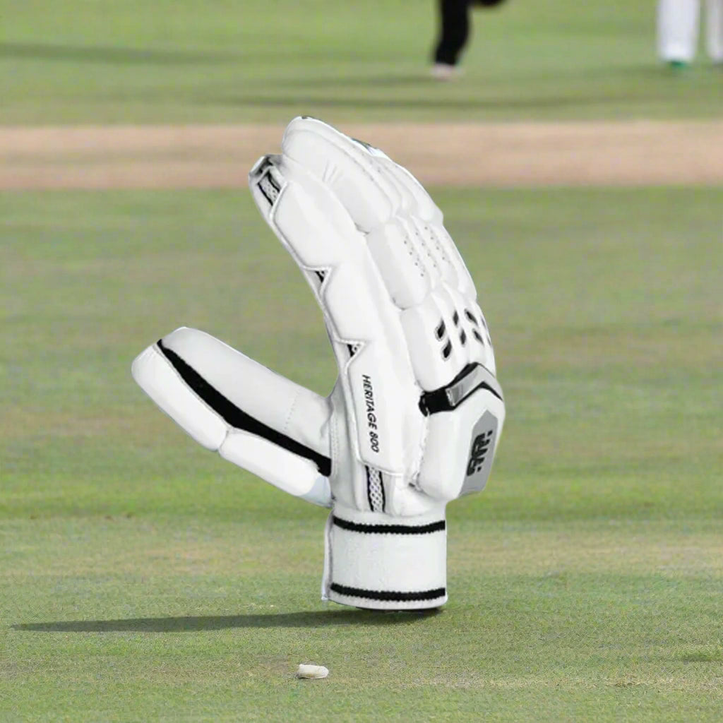 NewBalance_Heritage8i_Cricket_BattingGloves_Side_Instasport