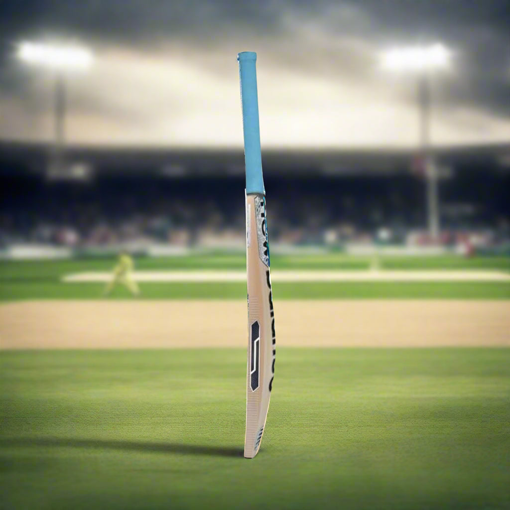 NewBalance_TC200i_KW_Grade3_CricketBat_Side_Instasport
