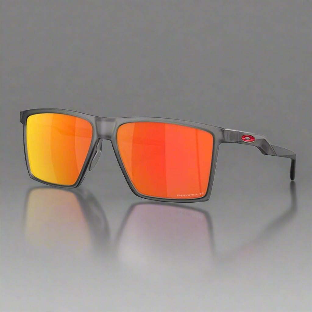 Oakley_Futurity_SunSunglass_SatinGreySmoke_PrizmRubyPolarizedLens_Frontside_Instasport