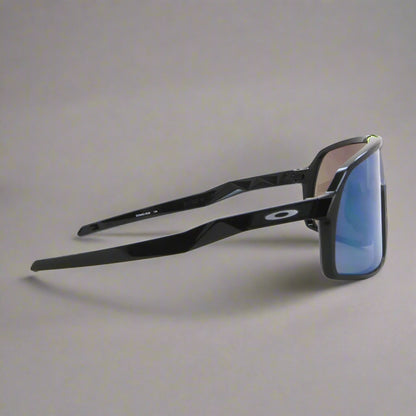 Oakley_SutroS_Sunglass_MatteCarbon_PrizmJadeLens_LeftSide_Instasport