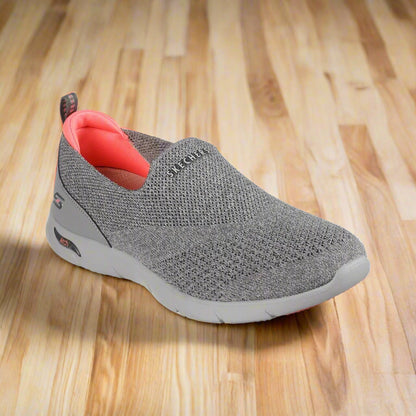 Skechers_104164-CHAR_Running_Shoes_Frontview_Instasport