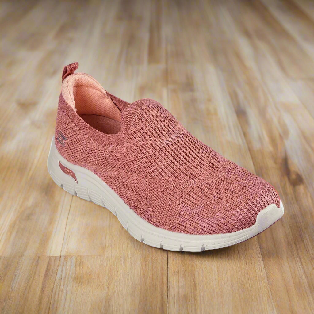 Skechers_104371-DKRS_Running_Shoes_Front_Instasport