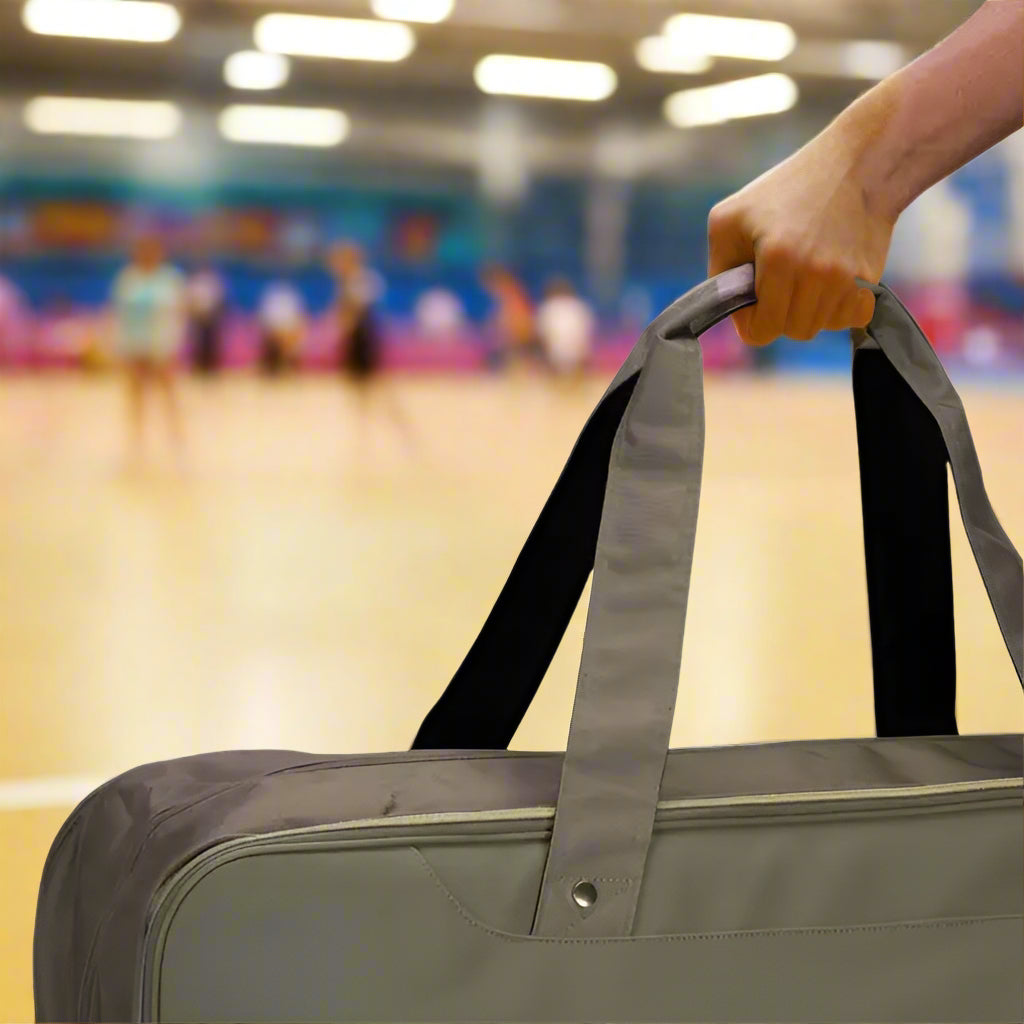 lining_Charter_Kitbag_Sand_Holding_InstaSport